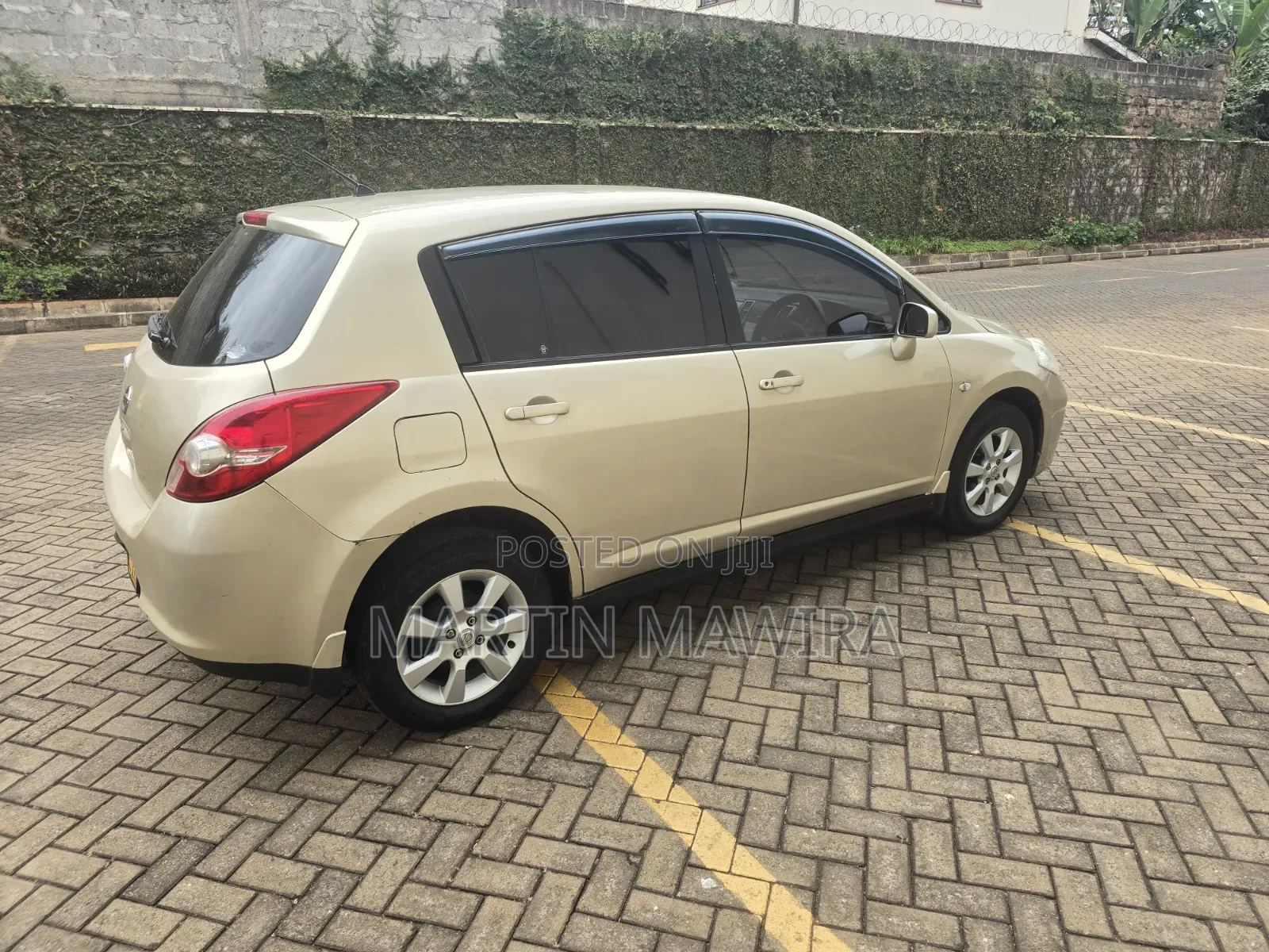 Nissan Tiida 2010 Gold
