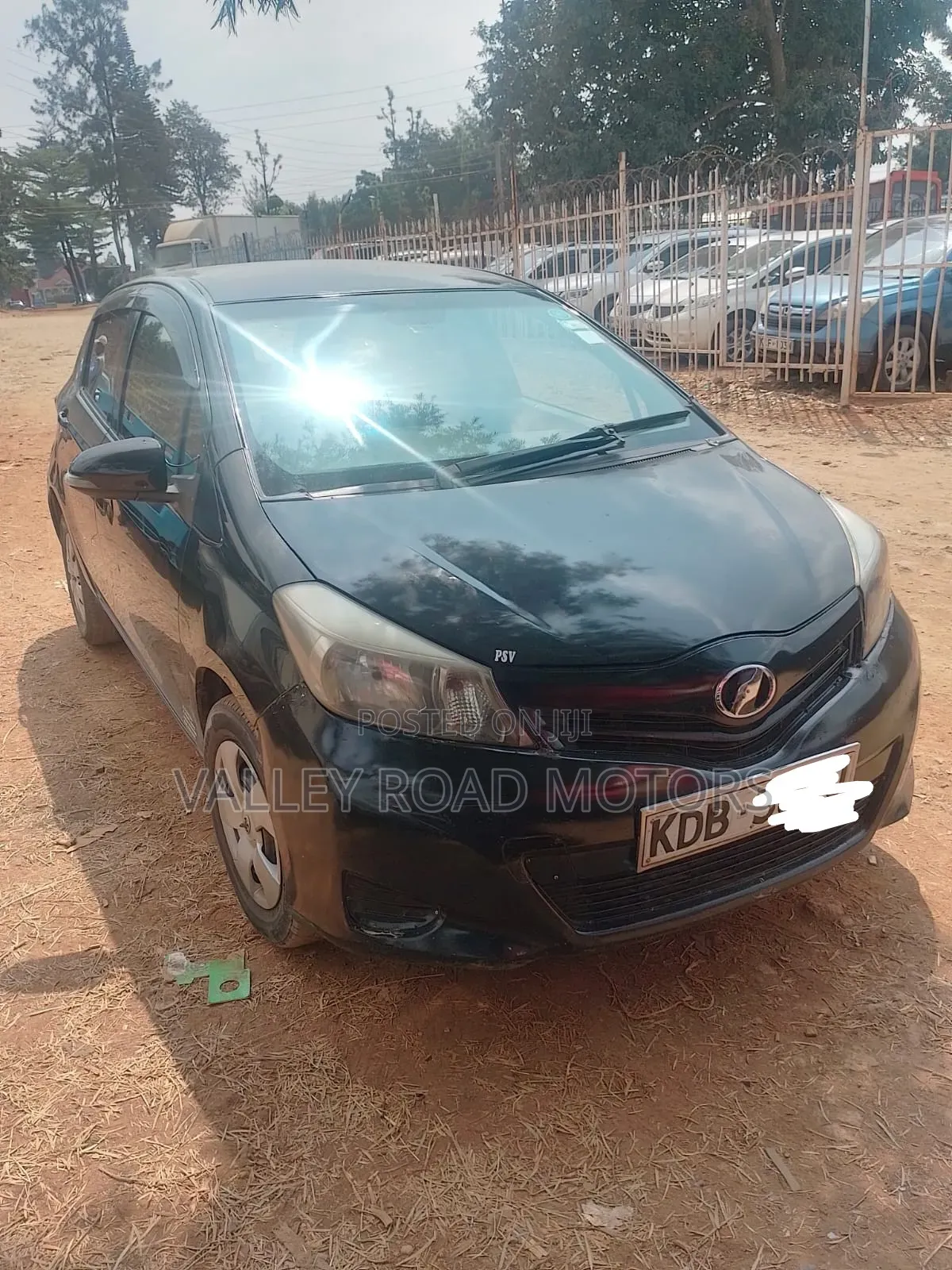 Toyota Vitz 1.3 AWD 3dr 2014 Black