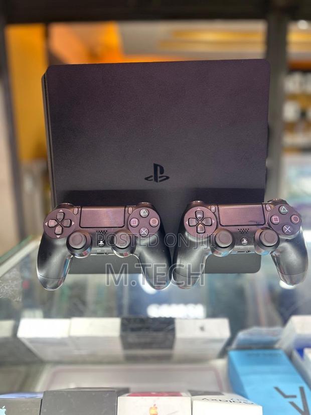 PlayStation 4slim