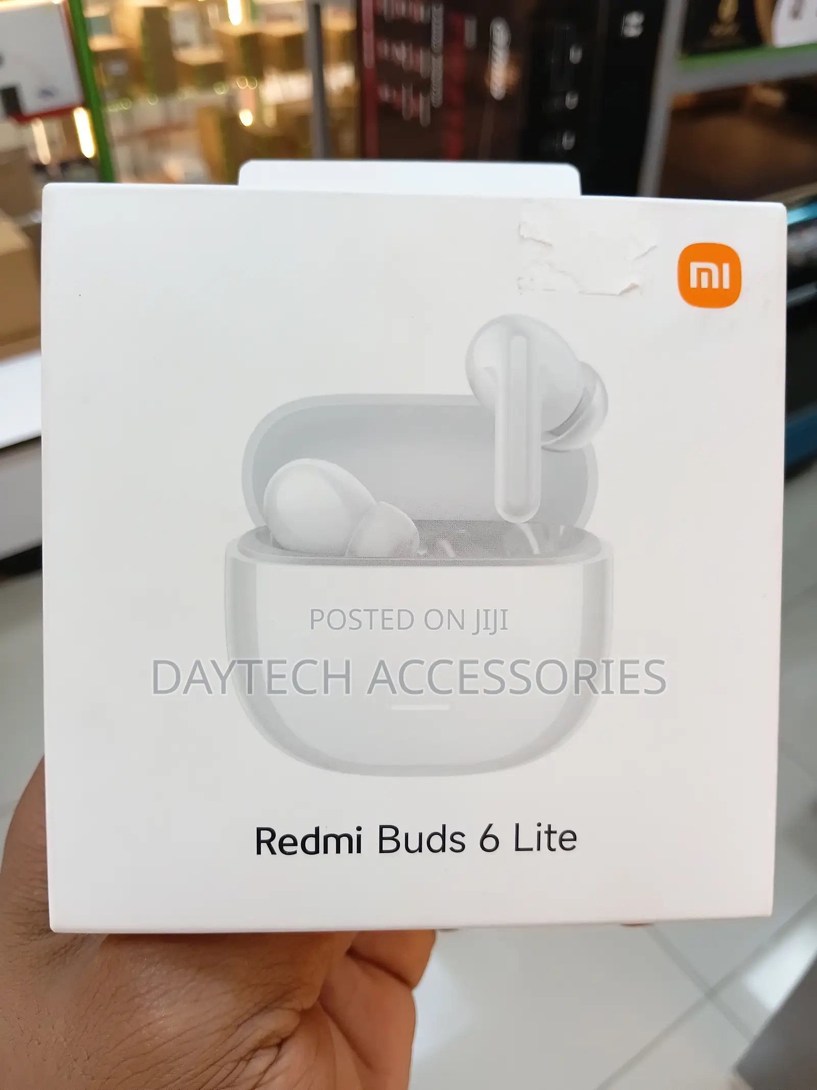 The Xiaomi Redmi Buds 6 Lite Wireless Earbuds in White.