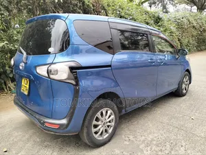 Toyota Sienta 2015 Blue