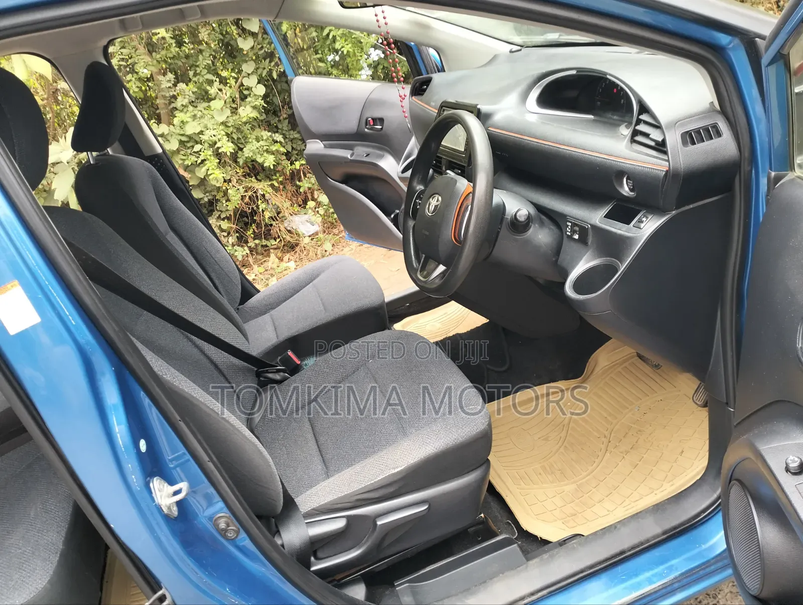 Toyota Sienta 2015 Blue
