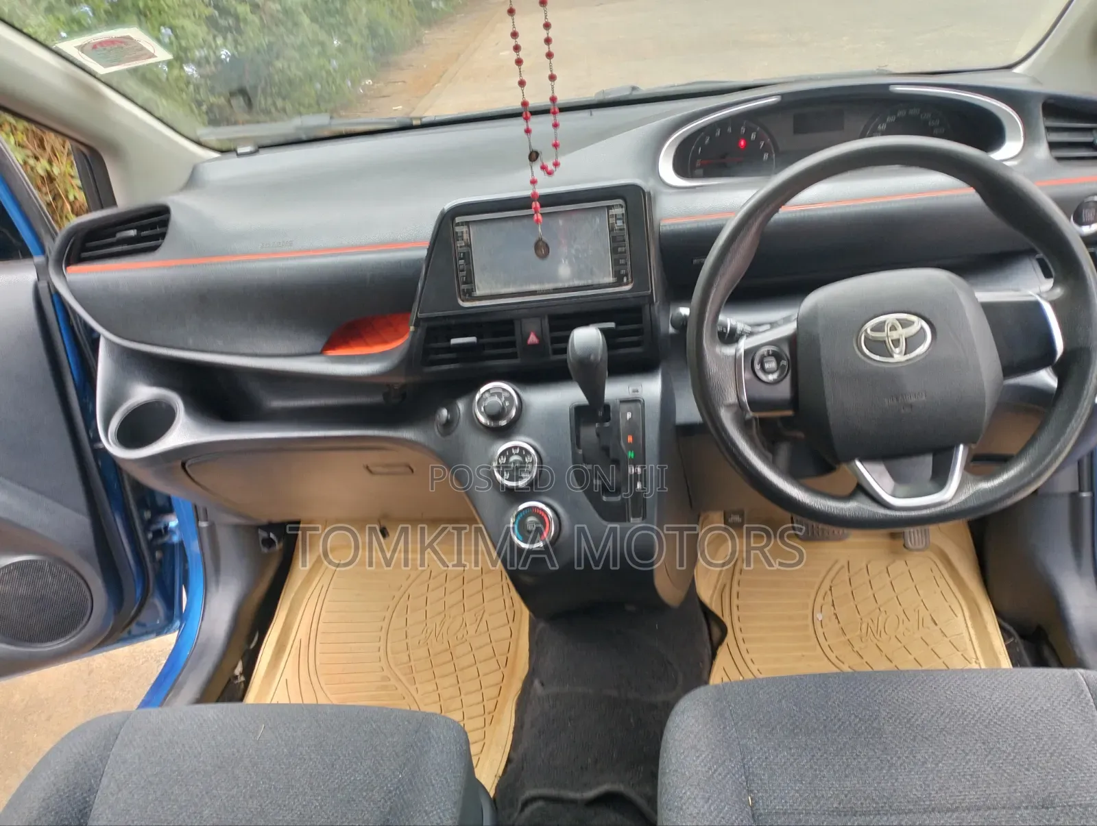 Toyota Sienta 2015 Blue