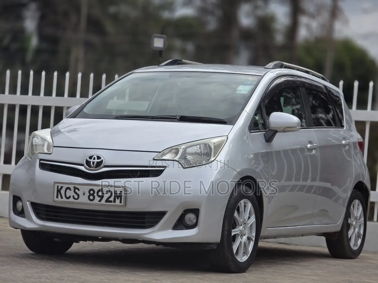Toyota Ractis 1.5 FWD 2013 Silver