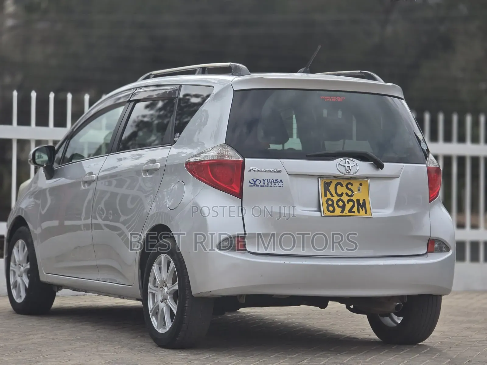 Toyota Ractis 1.5 FWD 2013 Silver