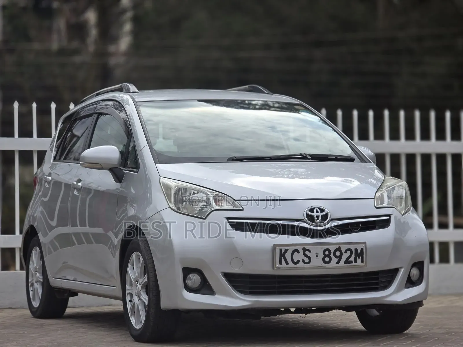 Toyota Ractis 1.5 FWD 2013 Silver