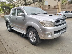 Toyota Hilux 2010 Silver