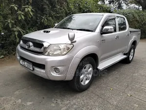 Toyota Hilux 2010 Silver