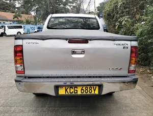 Toyota Hilux 2010 Silver