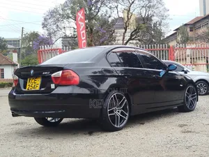 BMW 320i Sedan RWD 2009 Black