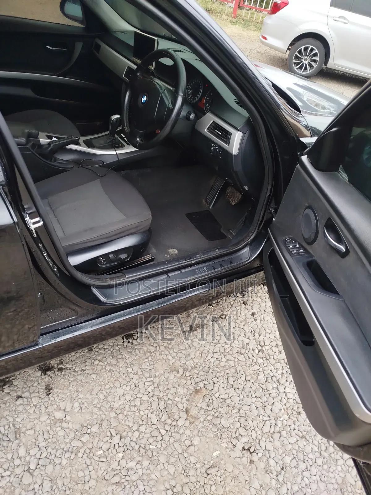 BMW 320i Sedan RWD 2009 Black