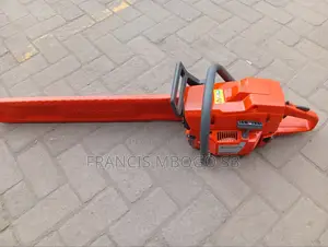 Husqvarna Power Saw Brand New/Powersaw 272xp