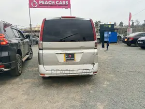 Nissan Serena 2010 Silver