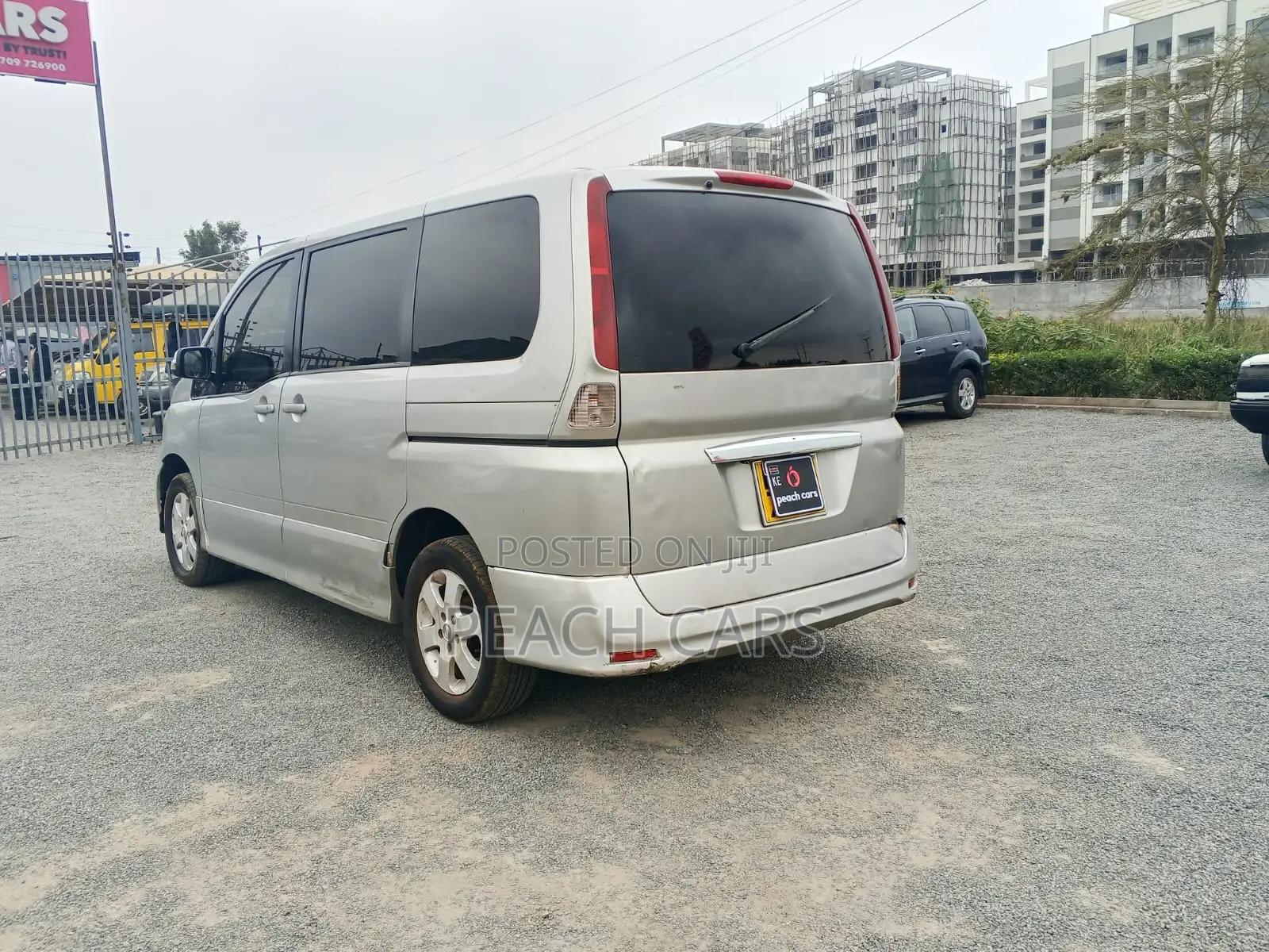 Nissan Serena 2010 Silver