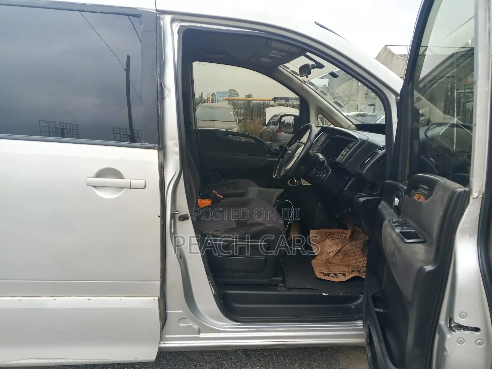 Nissan Serena 2010 Silver