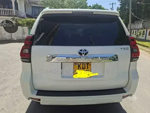 Toyota Land Cruiser Prado 2.8 2021 White