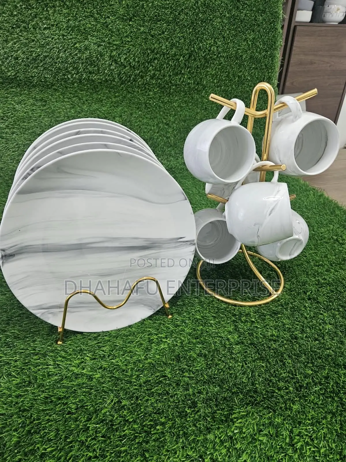 Marble-Effect Dinner Plate Mug Set With Gold Stand – 6+6 Pieces