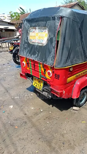 Piaggio 2021 Red