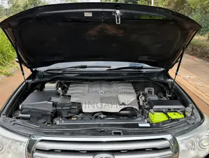 Toyota Land Cruiser 4.6 V8 AX 2012 Black