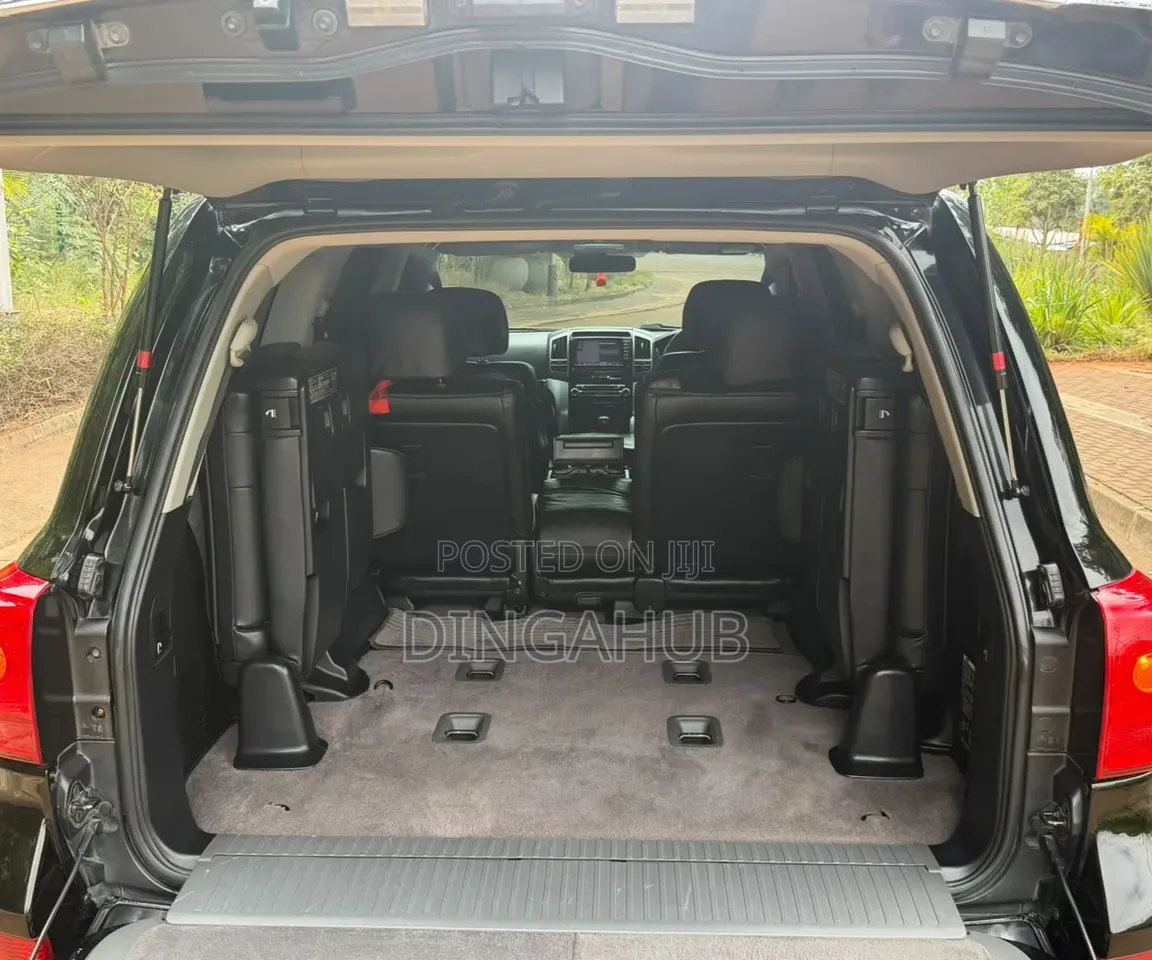 Toyota Land Cruiser 4.6 V8 AX 2012 Black