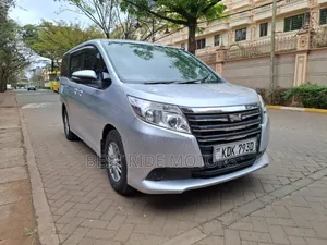 Toyota Noah 2.0 FWD (8 Seater) 2015 Silver