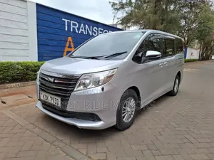 Toyota Noah 2.0 FWD (8 Seater) 2015 Silver