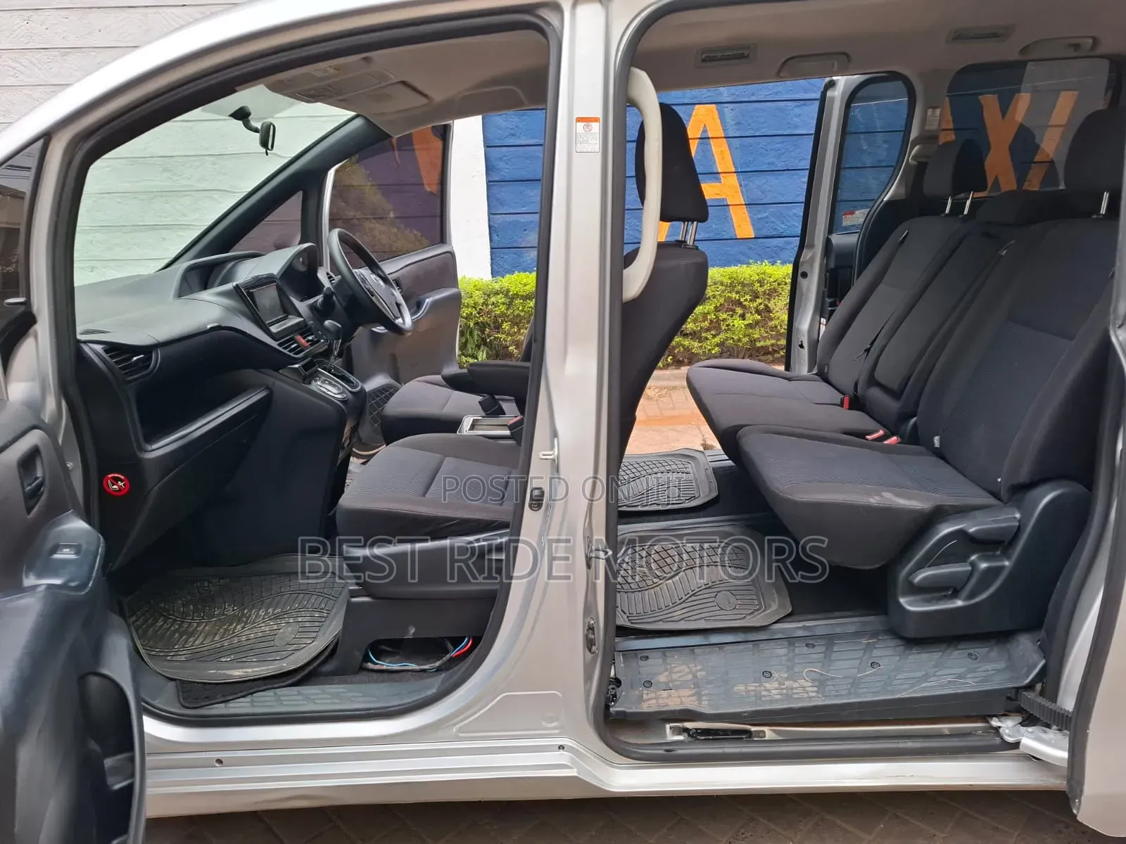 Toyota Noah 2.0 FWD (8 Seater) 2015 Silver
