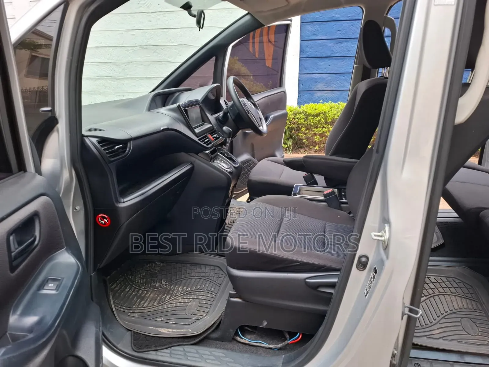 Toyota Noah 2.0 FWD (8 Seater) 2015 Silver
