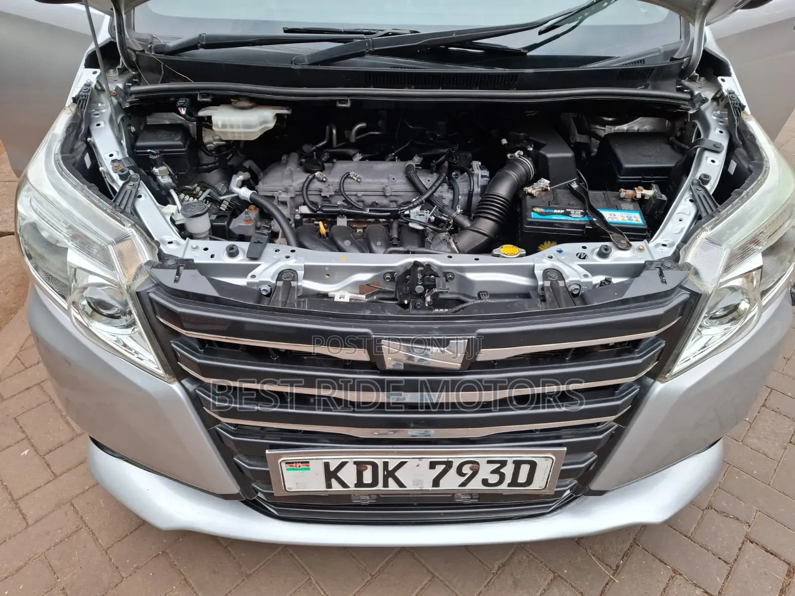 Toyota Noah 2.0 FWD (8 Seater) 2015 Silver