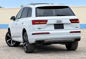 Audi Q7 45 SE Premium AWD quattro 2019 White