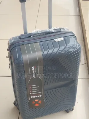 Single 67cm Travel Suitcase With 360° Rotating Wheels