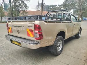 Toyota Hilux 2013 Gray