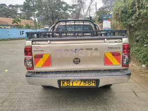Toyota Hilux 2013 Gray
