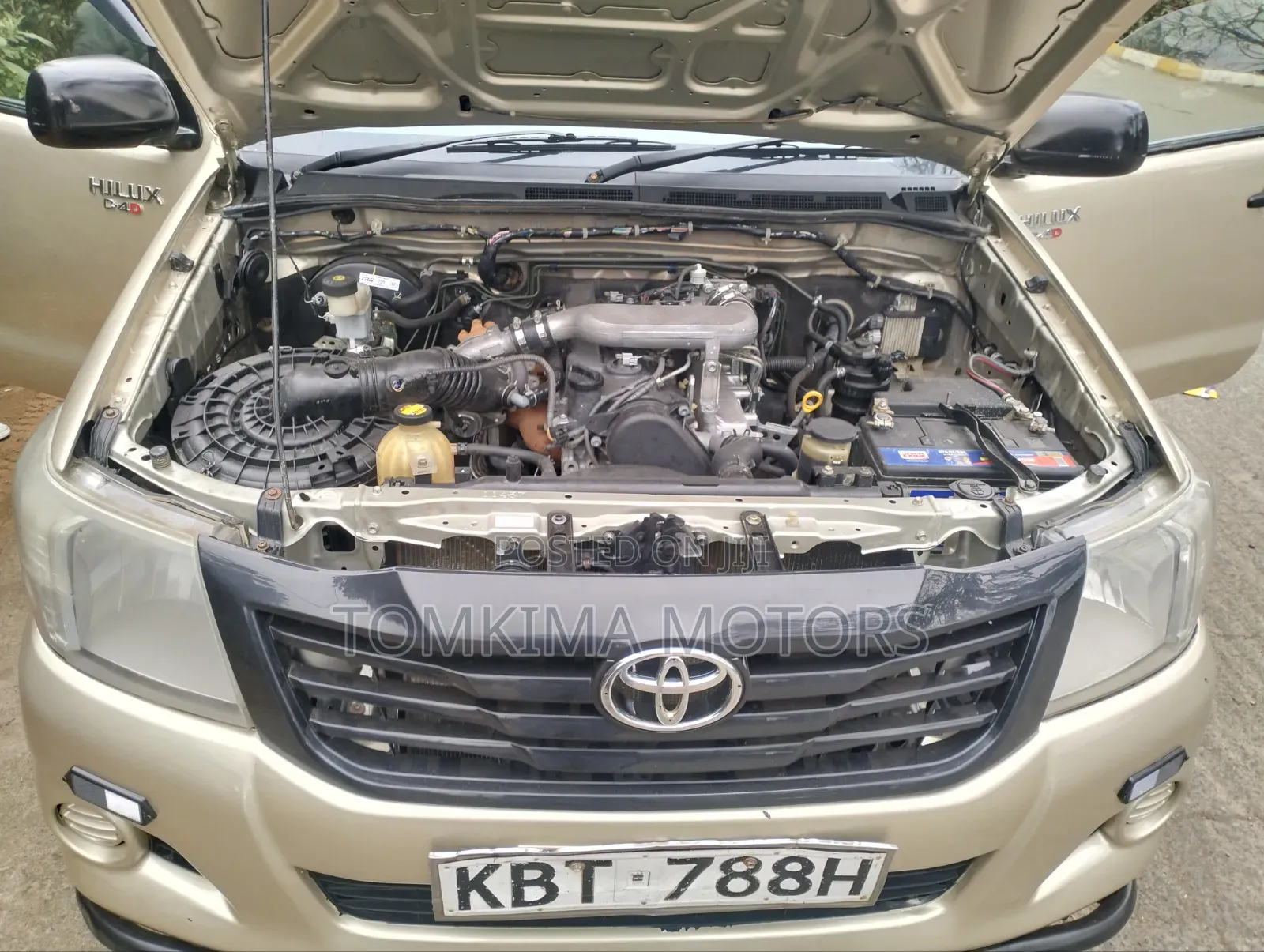 Toyota Hilux 2013 Gray