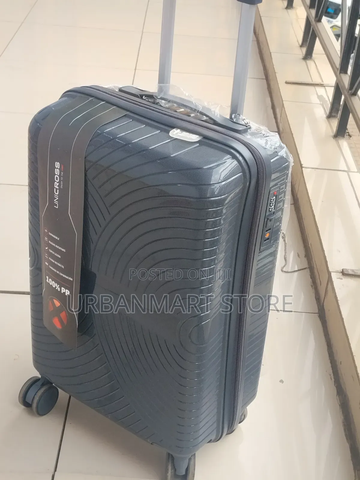 Single 67cm Travel Suitcase With 360° Rotating Wheels