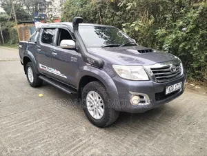 Toyota Hilux 2014 Gray