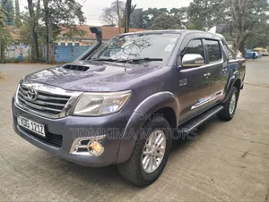Toyota Hilux 2014 Gray
