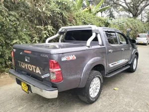 Toyota Hilux 2014 Gray