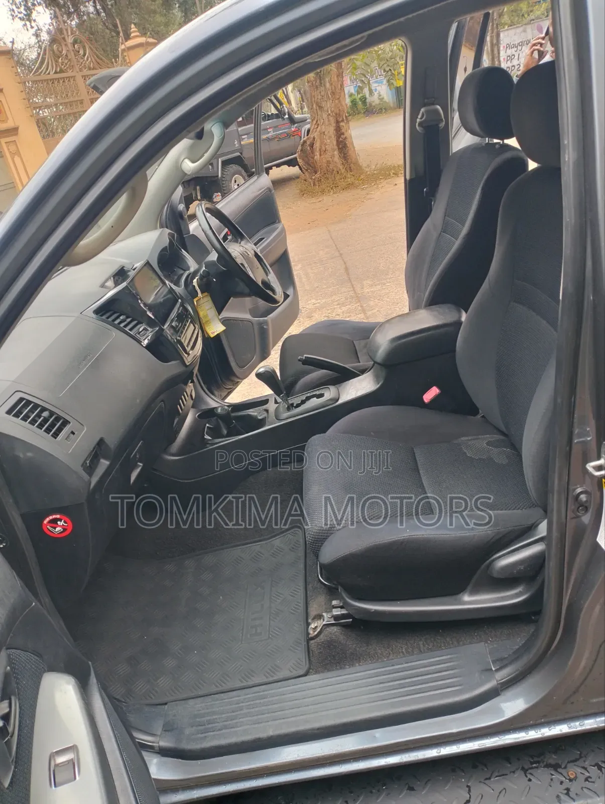 Toyota Hilux 2014 Gray