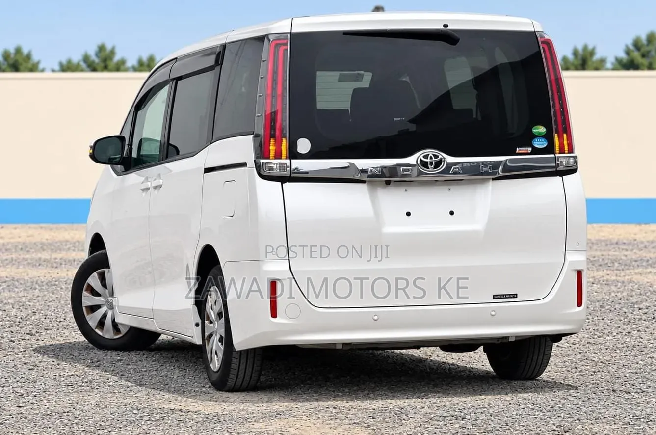 Toyota Noah 2.0 AWD (7 Seater) 2019 White