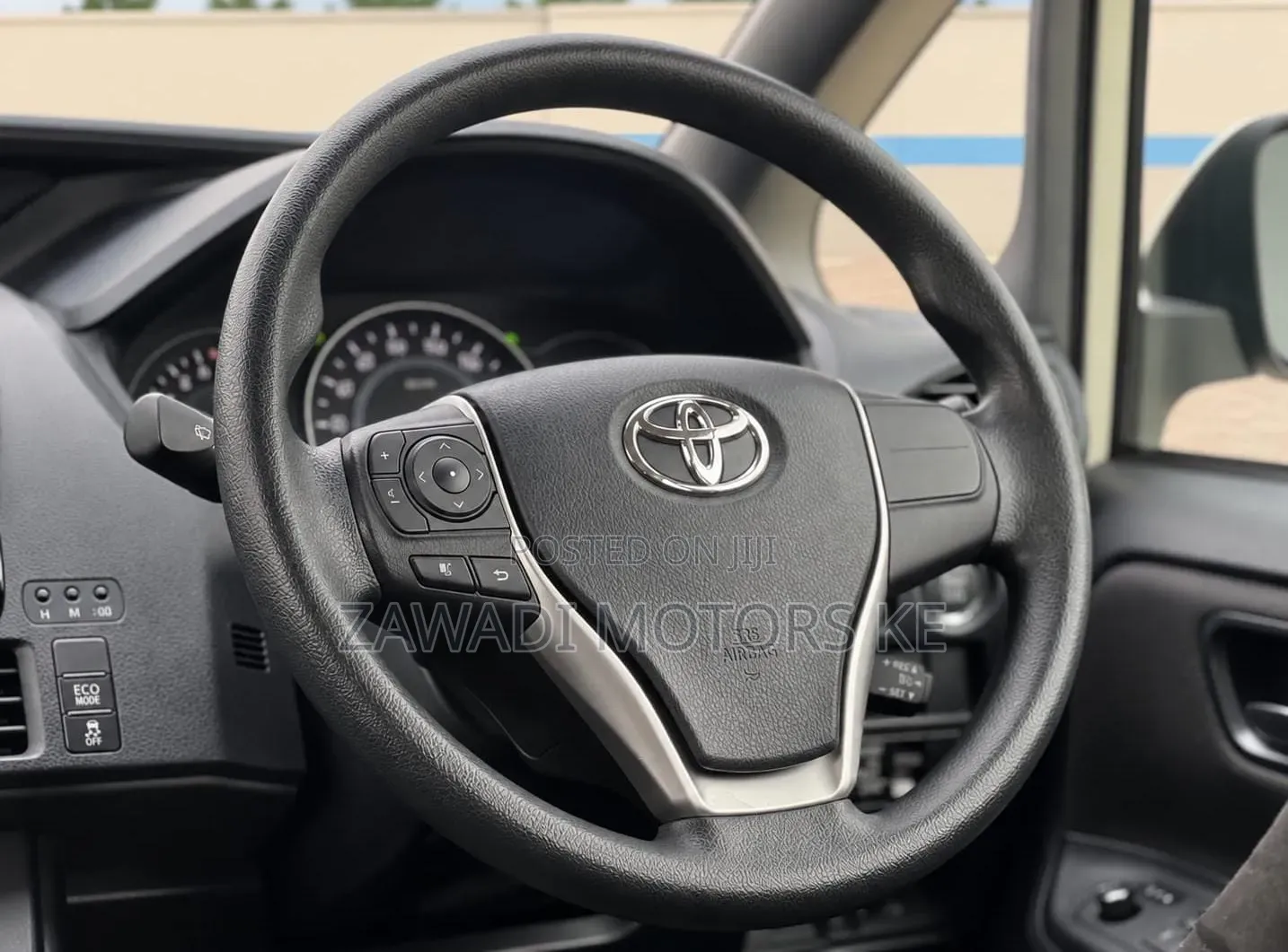 Toyota Noah 2.0 AWD (7 Seater) 2019 White