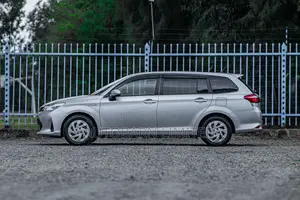 Toyota Corolla Fielder 1.5 Hybrid FWD 2020 Silver