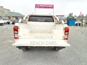 Isuzu D-MAX 2013 White