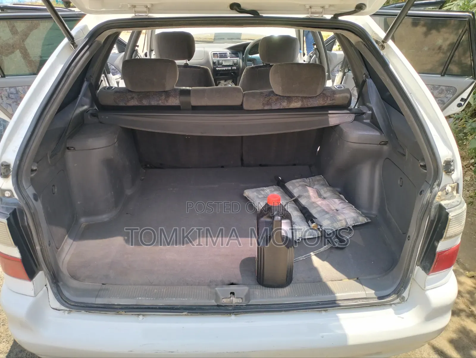 Toyota Corolla 2001 White