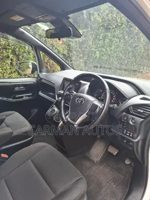 Toyota Esquire 2.0 FWD (7 seater) 2019 White
