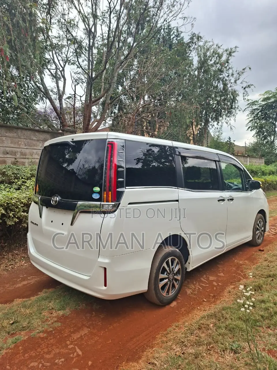 Toyota Esquire 2.0 FWD (7 seater) 2019 White