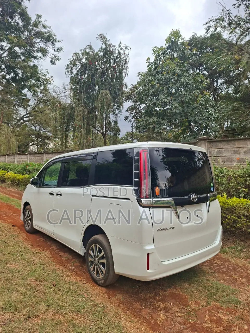 Toyota Esquire 2.0 FWD (7 seater) 2019 White