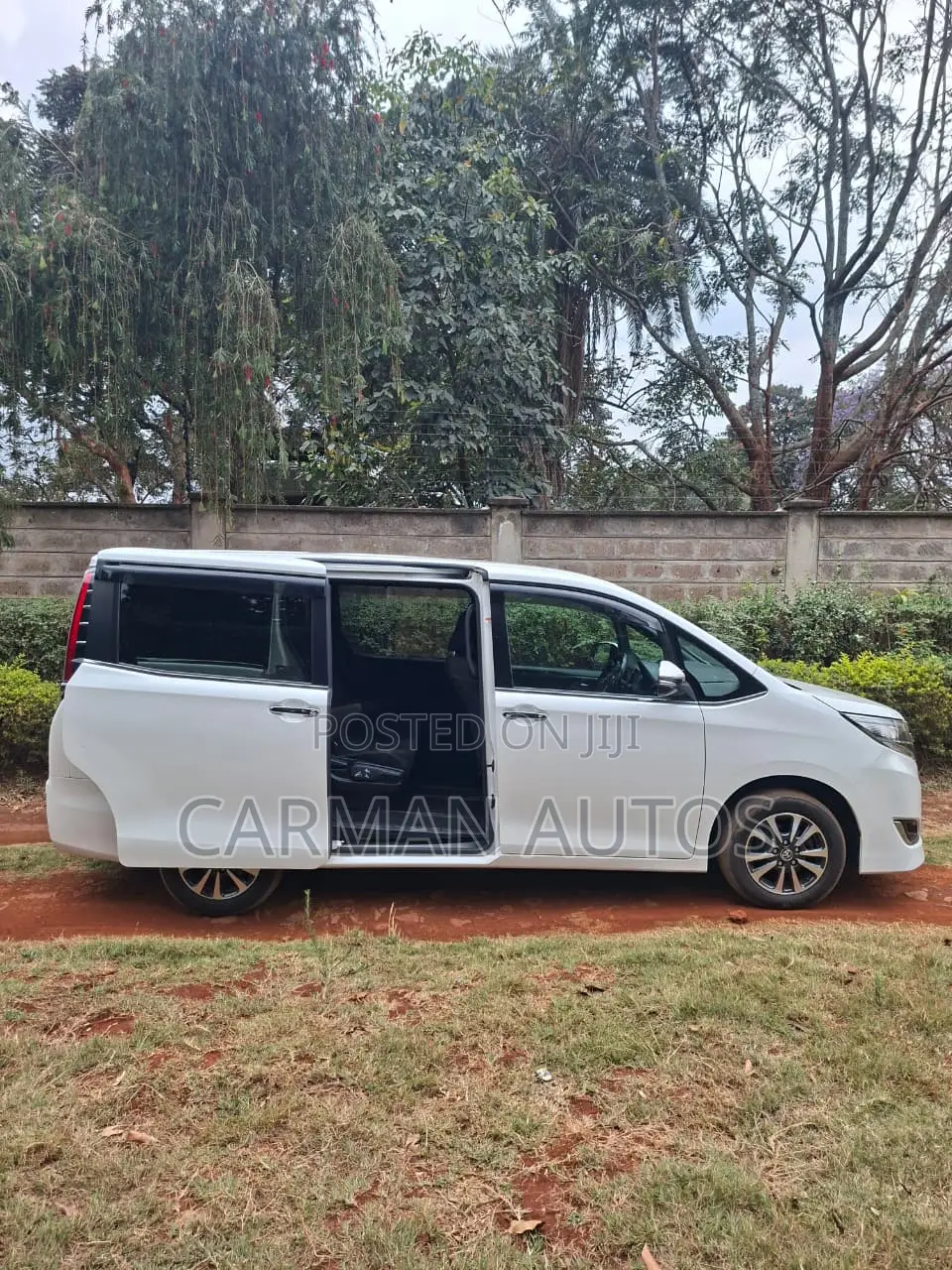 Toyota Esquire 2.0 FWD (7 seater) 2019 White