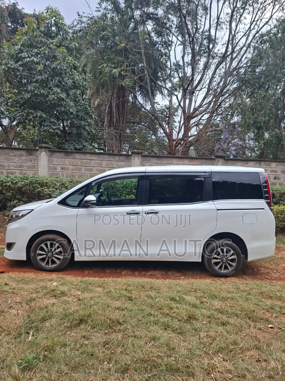 Toyota Esquire 2.0 FWD (7 seater) 2019 White