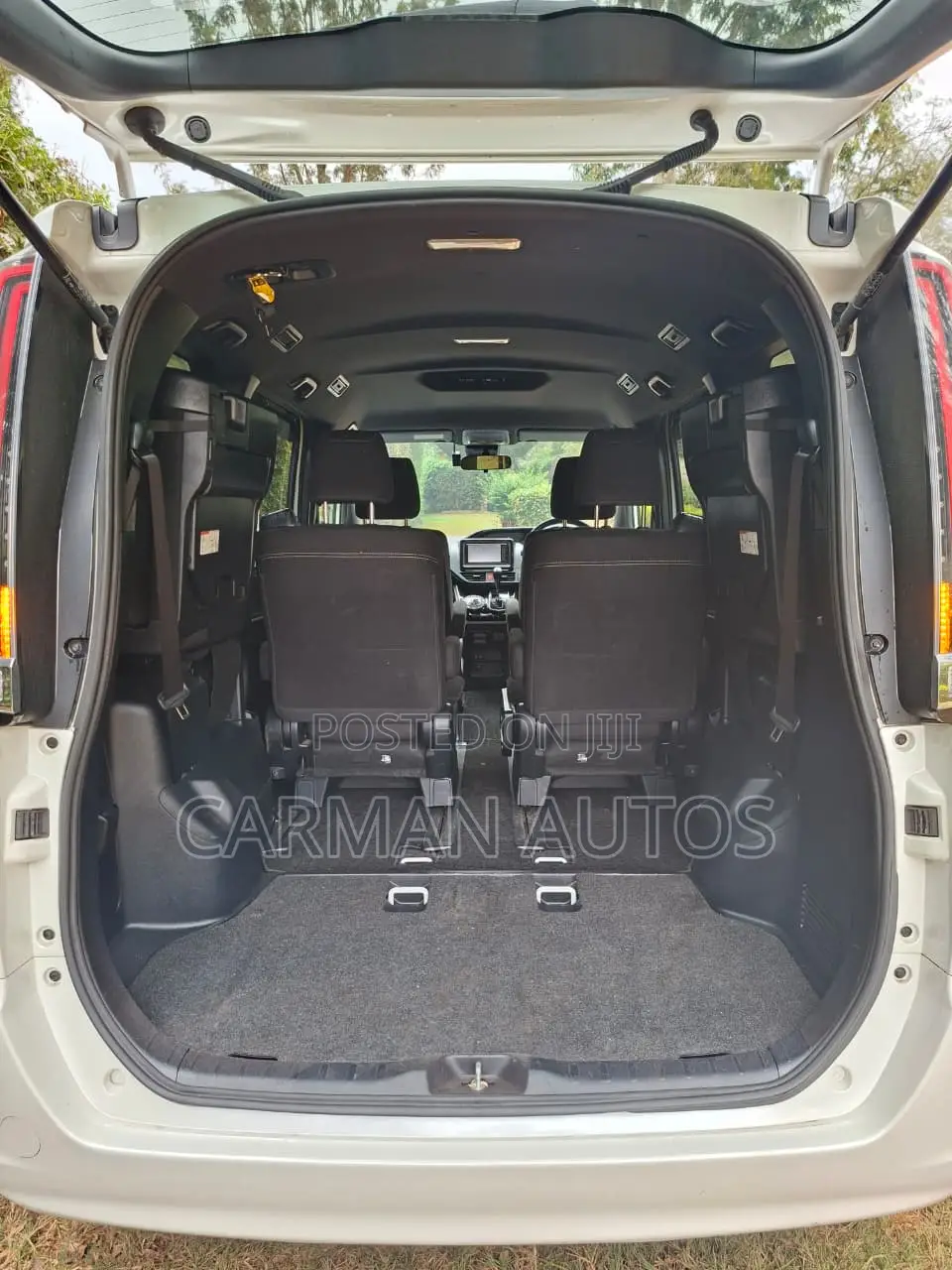 Toyota Esquire 2.0 FWD (7 seater) 2019 White
